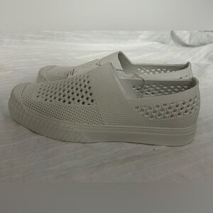 Layer8 Insider Womens White Soft Slip On Water Rubber Shoes Katie Size 8